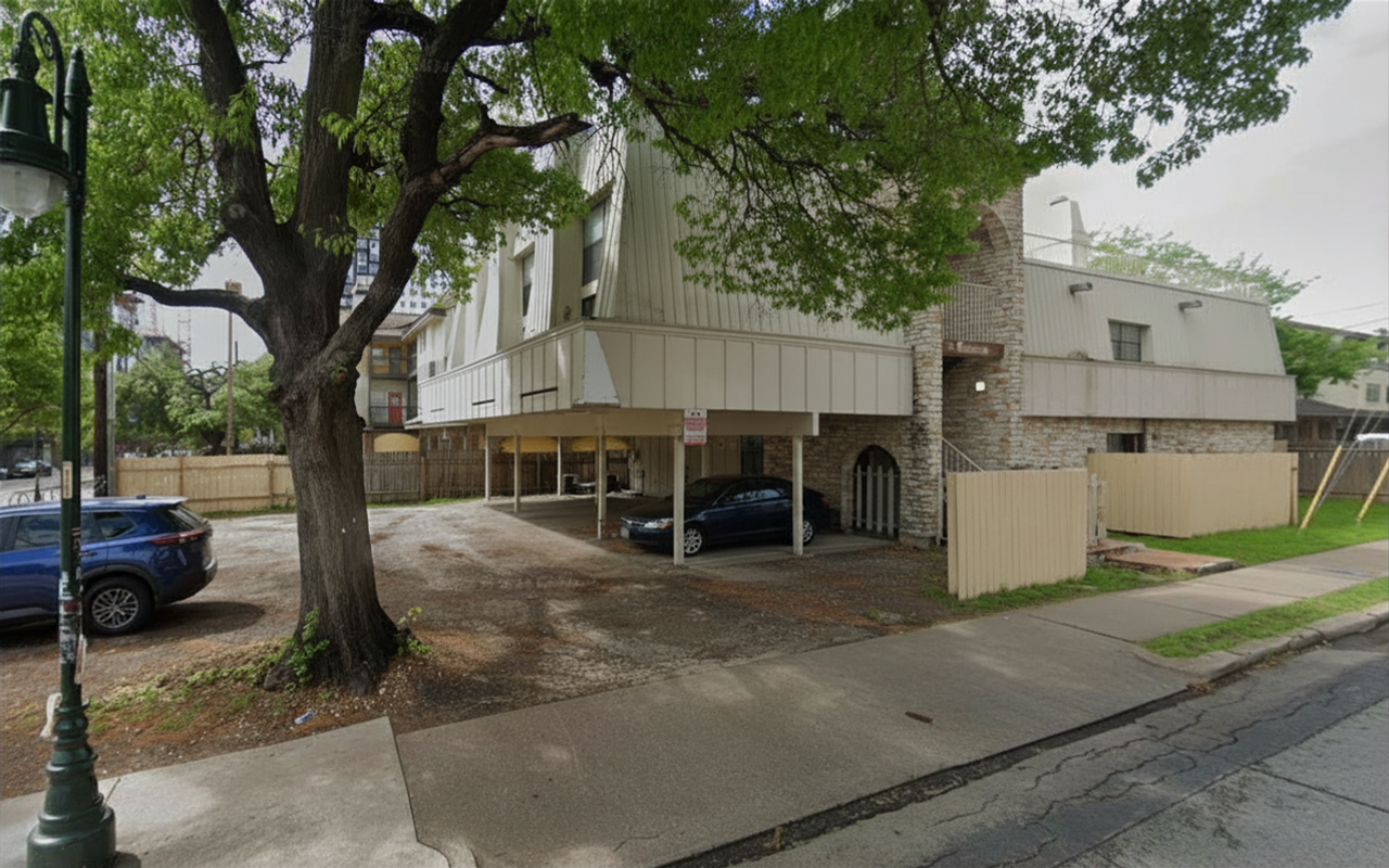 701 W. 25th St - Photo 2 of 11