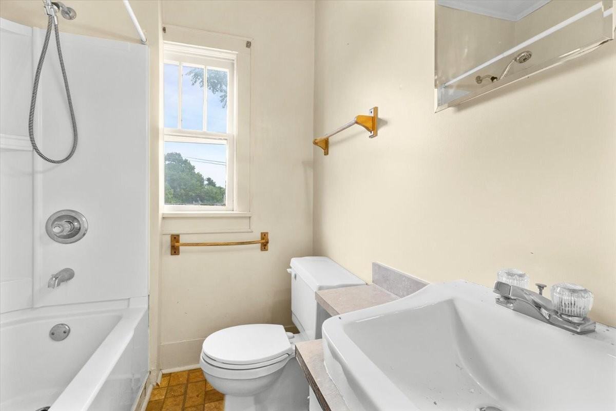 201 Elm St #B - Photo 5 of 9