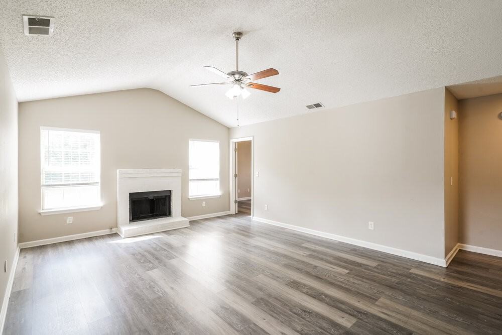 3944 Rock Creek Dr - Photo 3 of 16