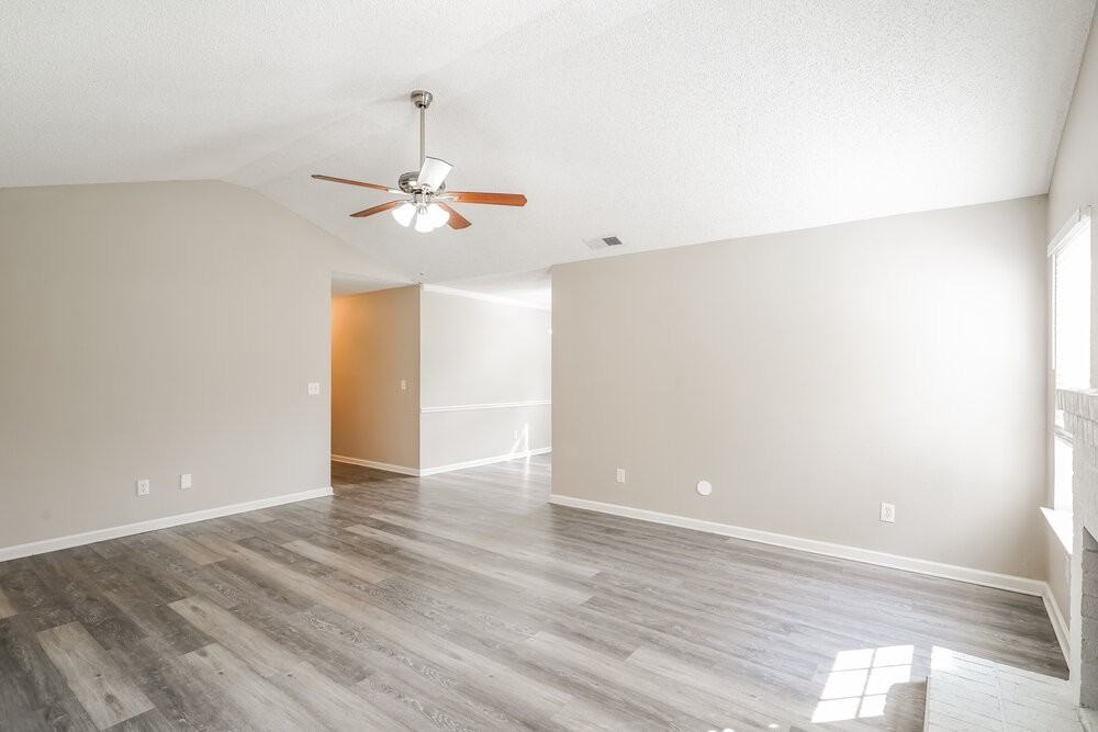3944 Rock Creek Dr - Photo 4 of 16