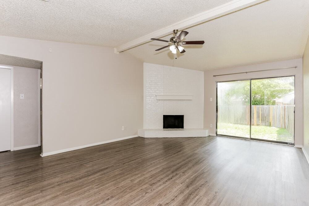 2505 Crown Cir - Photo 3 of 16