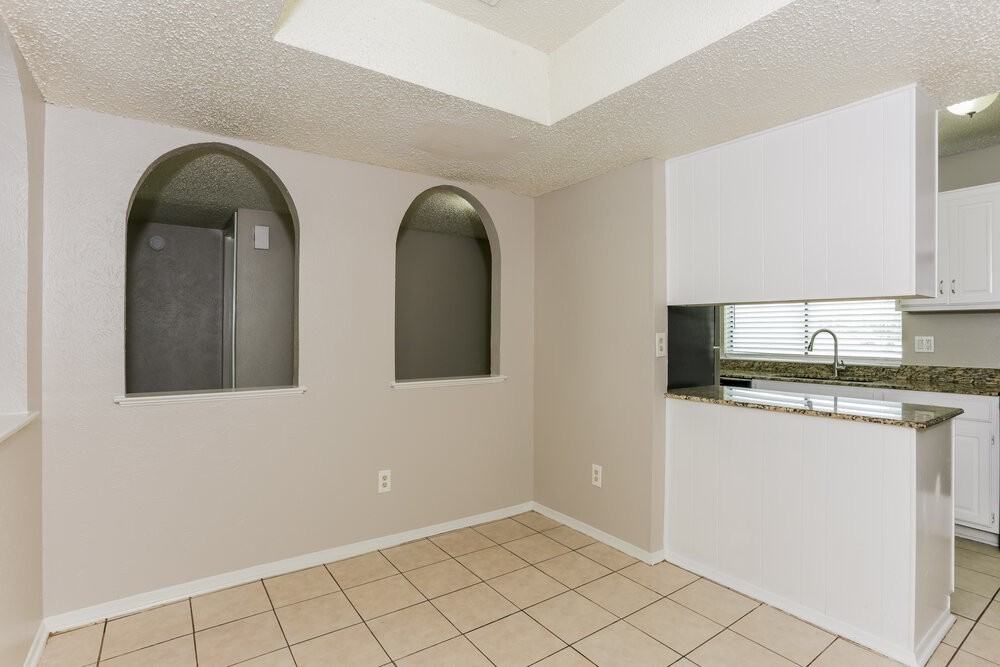 2505 Crown Cir - Photo 4 of 16