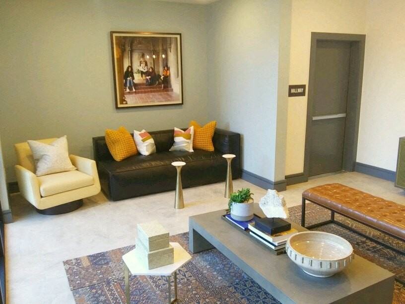 Mistletoe Station - Photo 4 of 7