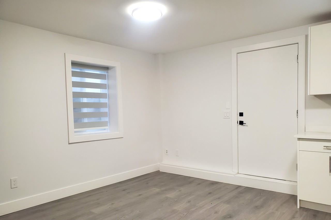 1705 167 Street #BSMT - Photo 2 of 14