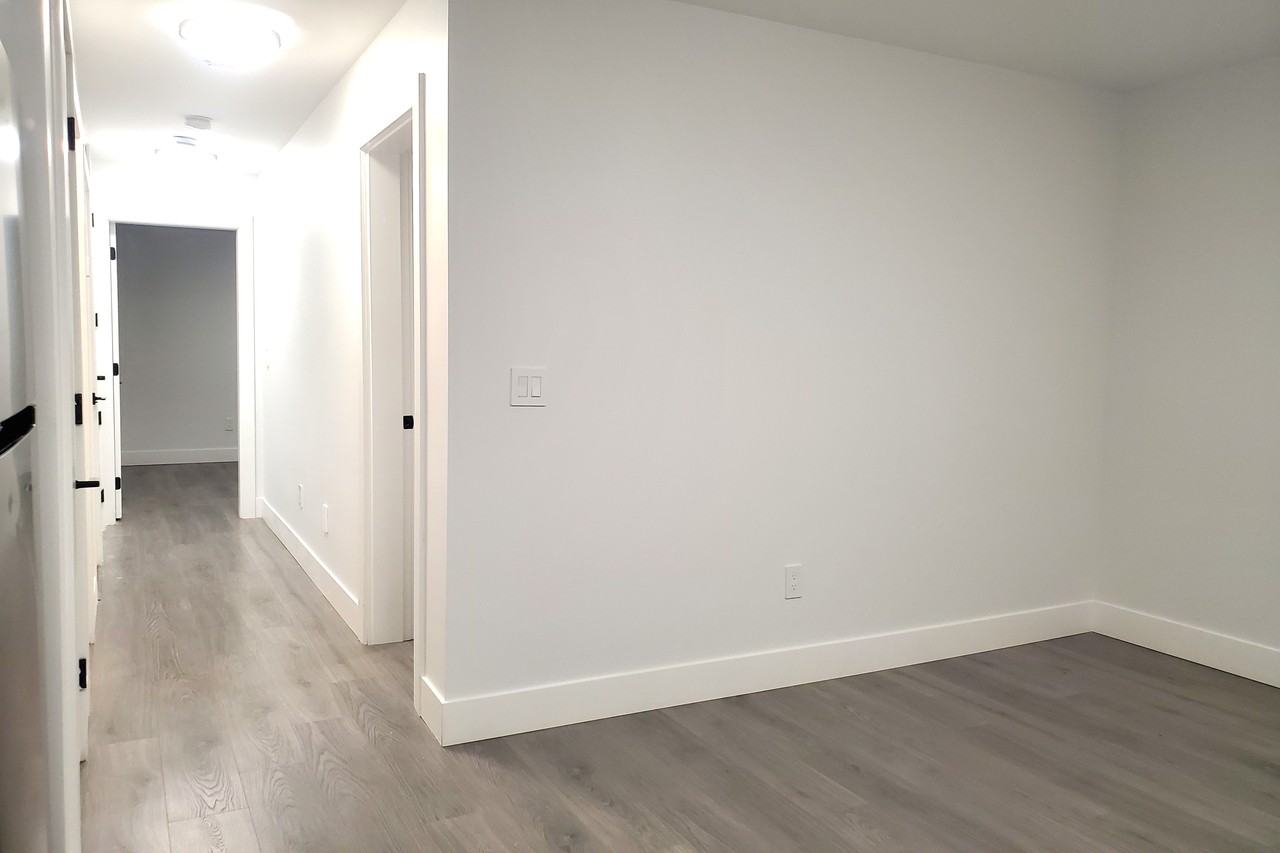 1705 167 Street #BSMT - Photo 3 of 14