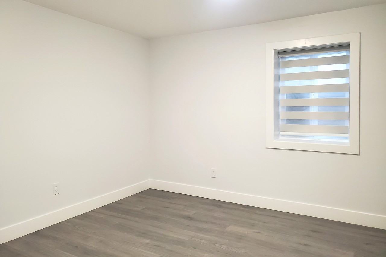 1705 167 Street #BSMT - Photo 7 of 14