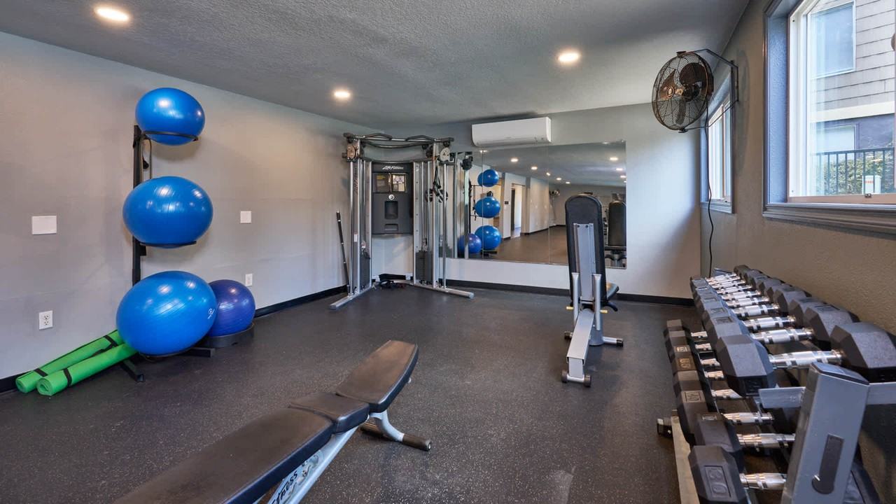 Redmond Court - Photo 4 of 41