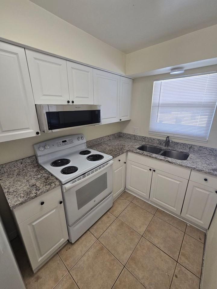 500 75th Ave N - Photo 3 of 14