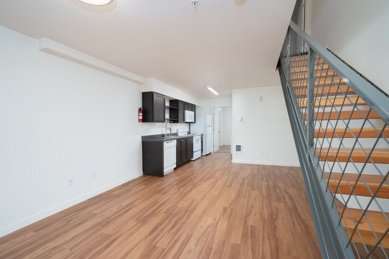 3 Bedroom 1.5 bath townhome! - Photo 2 of 15
