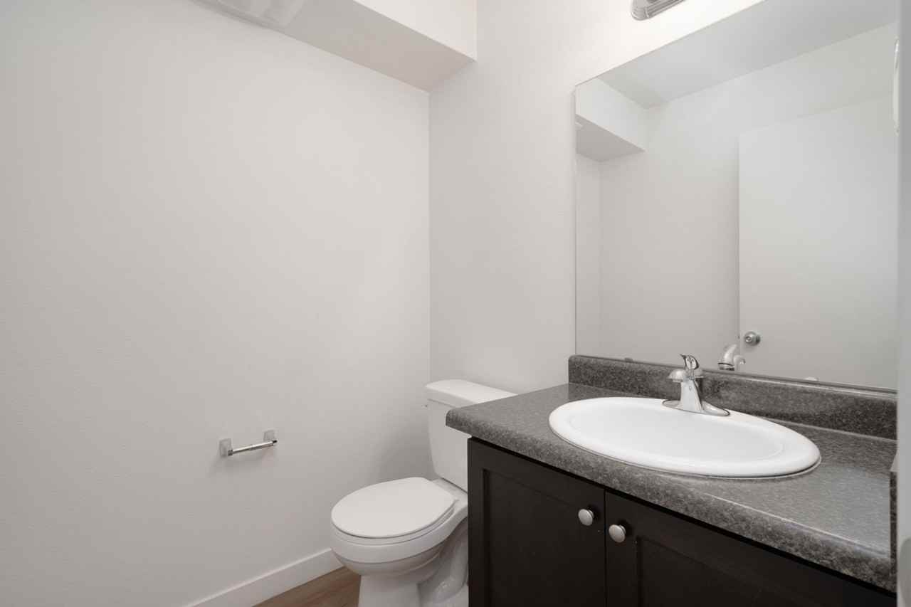 3 Bedroom 1.5 bath townhome! - Photo 5 of 15