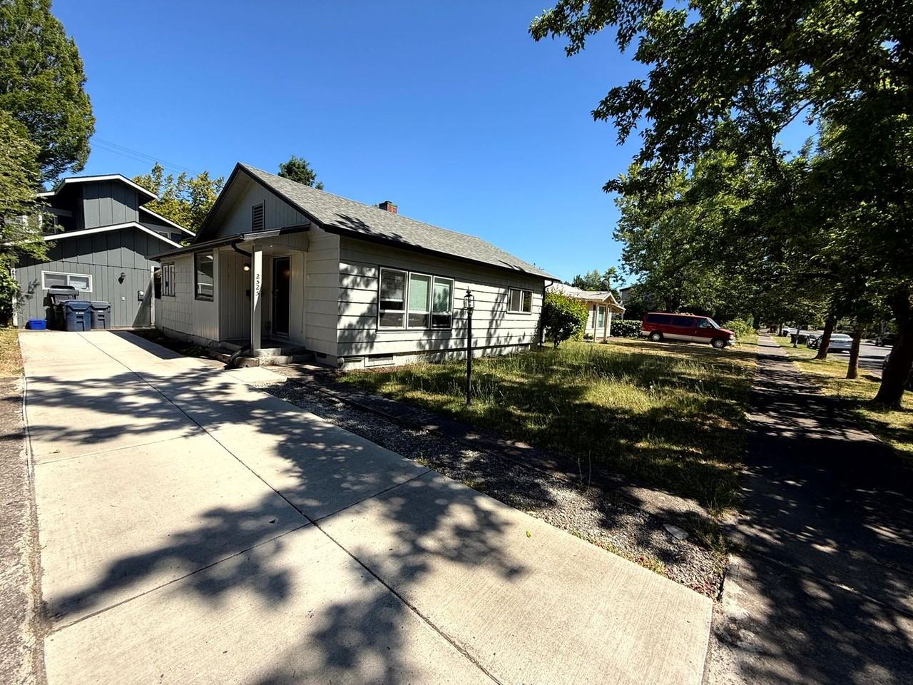 2525 Kincaid St - Photo 2 of 12