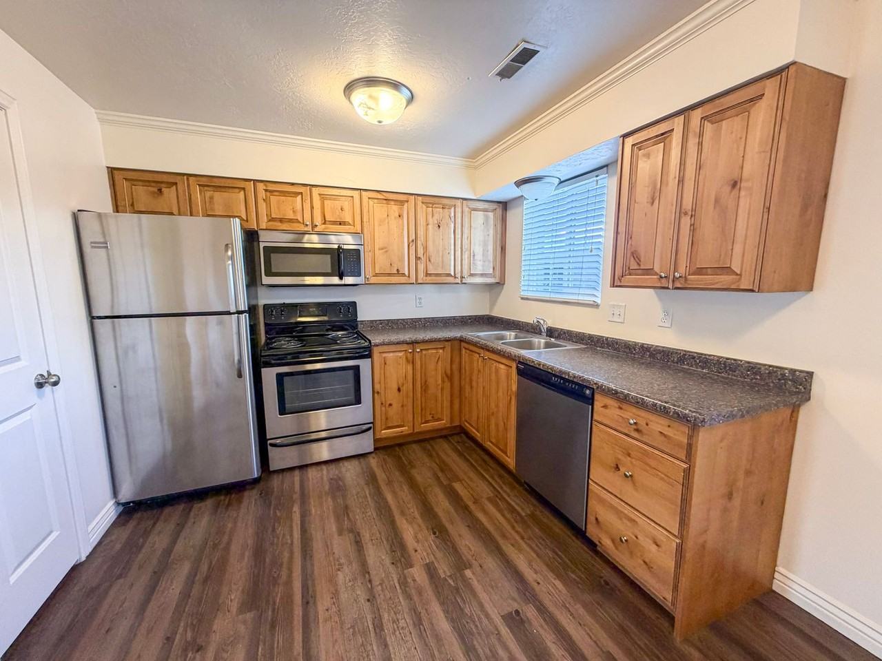 Creekside Oaks Apartments - Photo 3 of 20