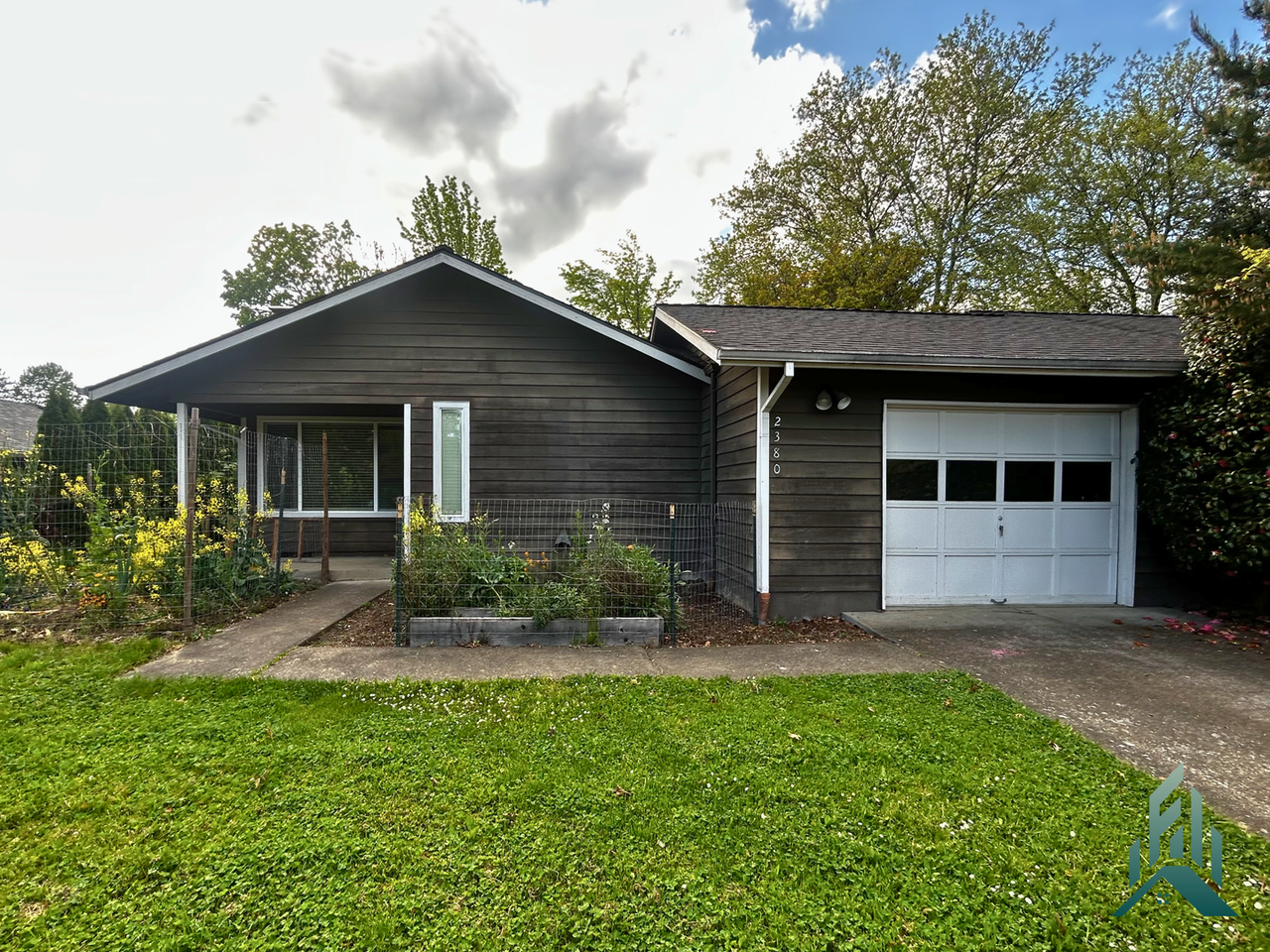 2380 Nw Green Cir - Photo 2 of 17