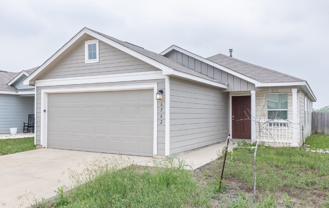 6562 Runaway Row - Photo 2 of 28