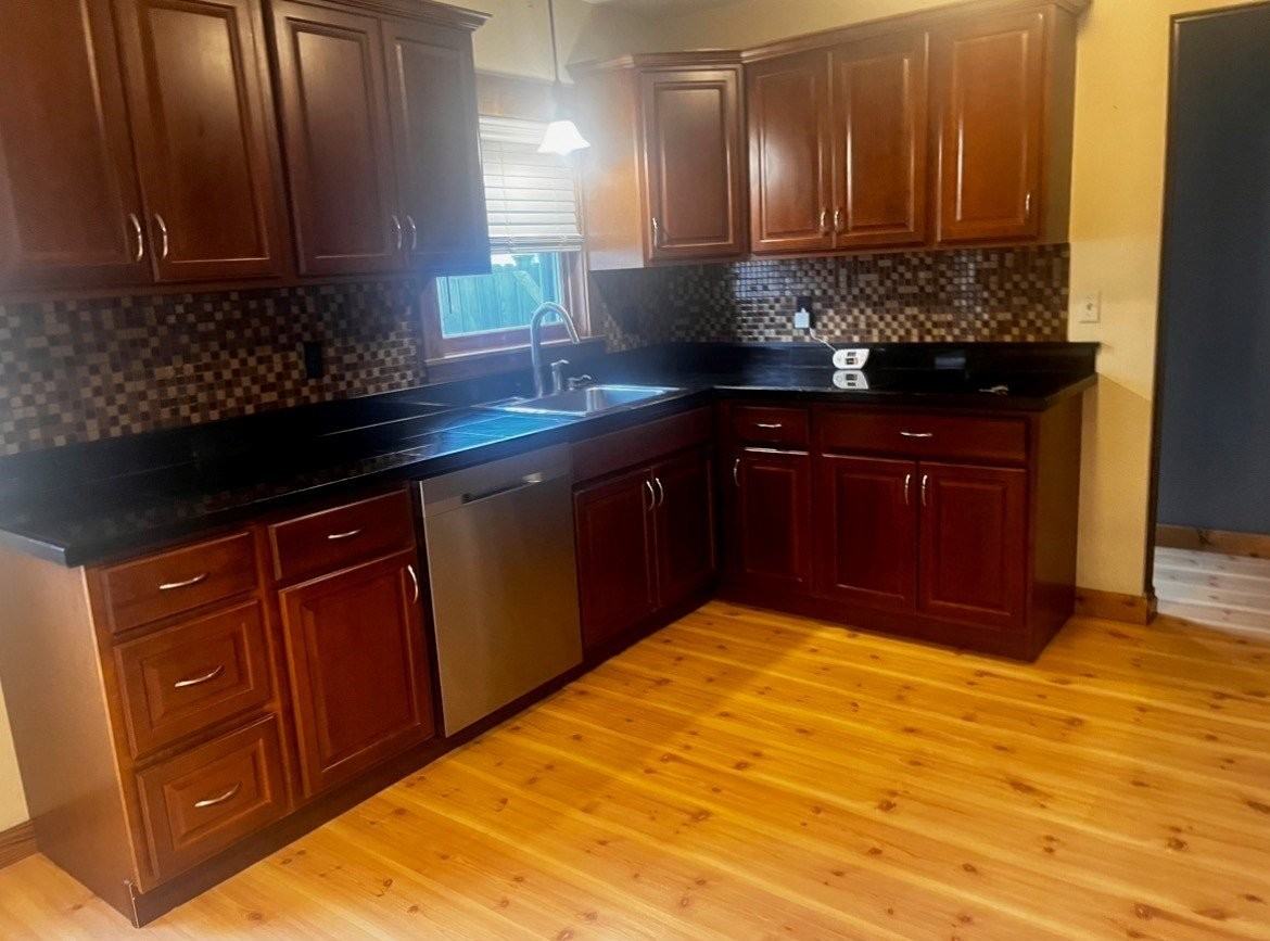 106 8th St - Photo 4 of 16