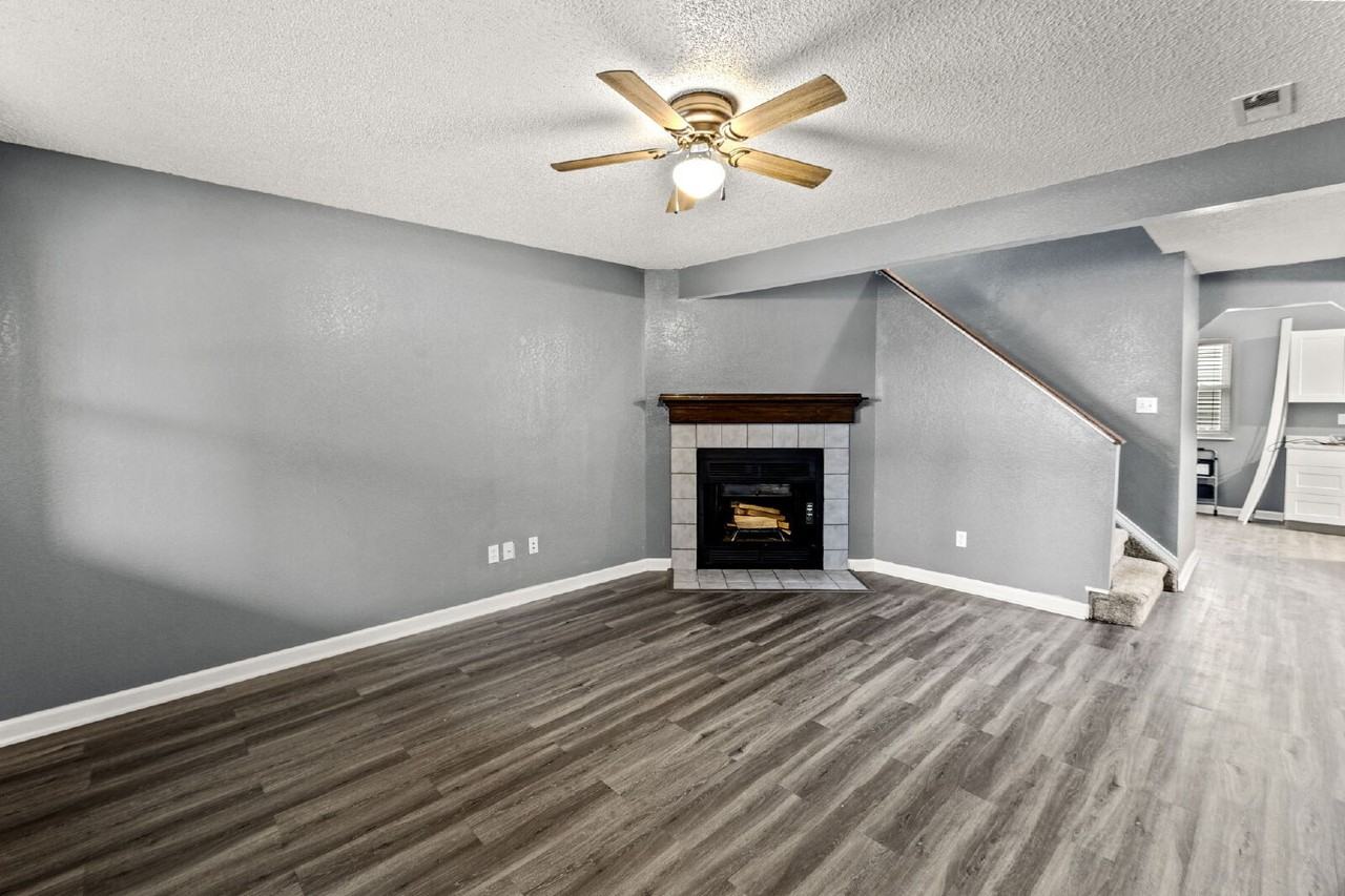 820 Spinner Ct - Photo 2 of 20