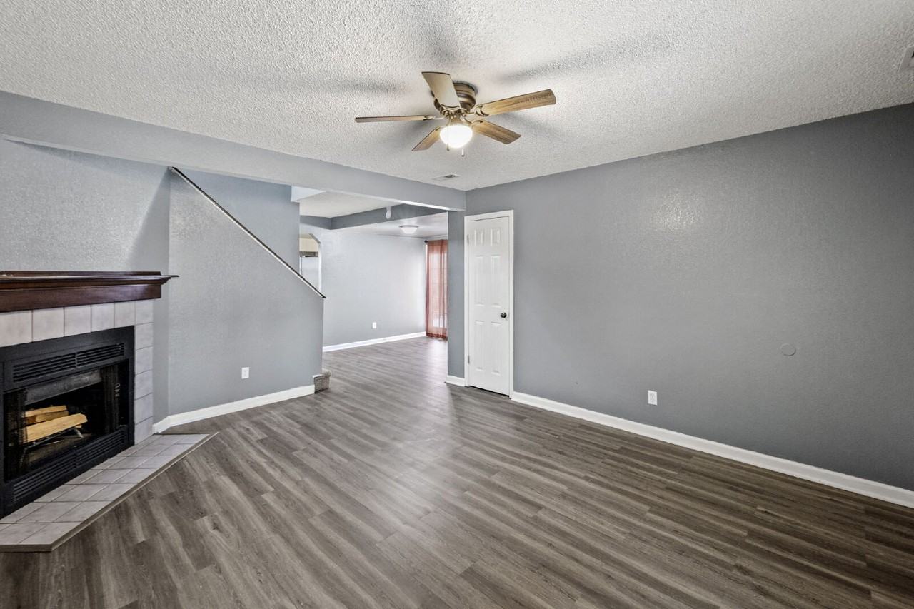 820 Spinner Ct - Photo 3 of 20