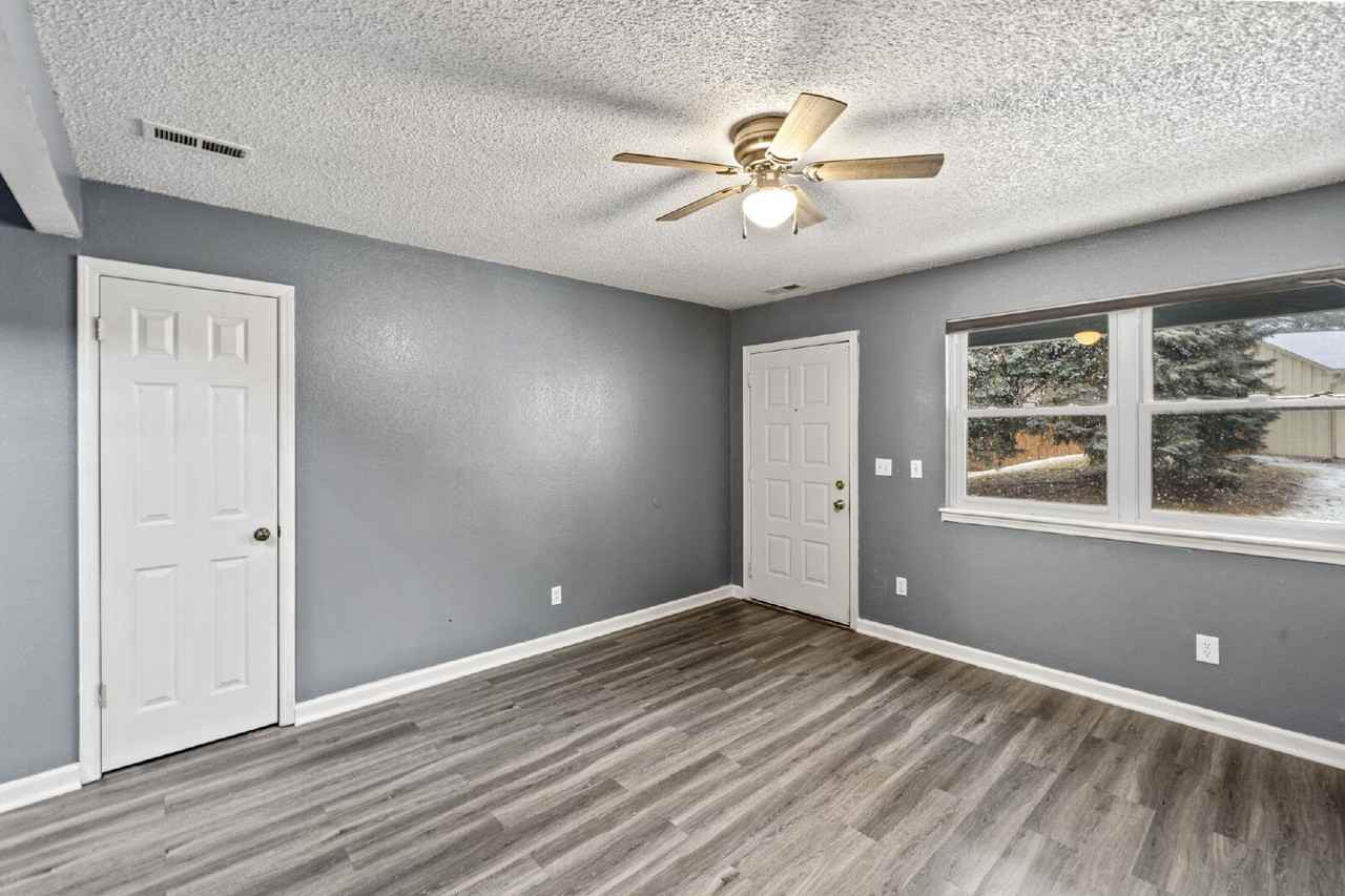820 Spinner Ct - Photo 4 of 20