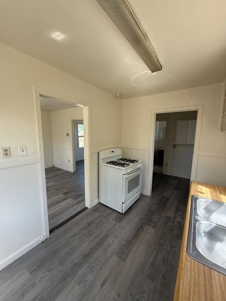 1089 E 21st St - Photo 3 of 11