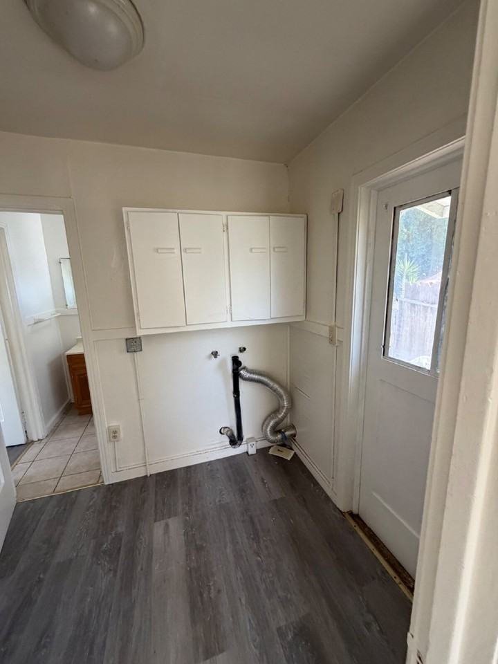 1089 E 21st St - Photo 5 of 11