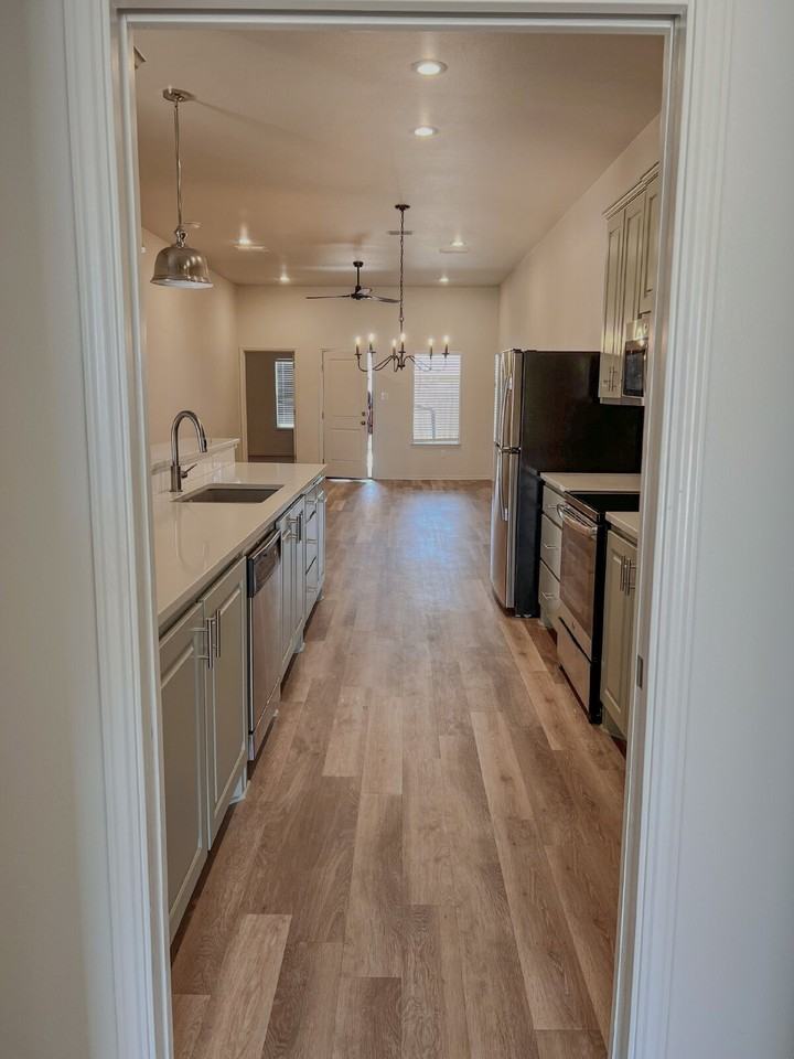 11909 Evanston Ave - Photo 3 of 14