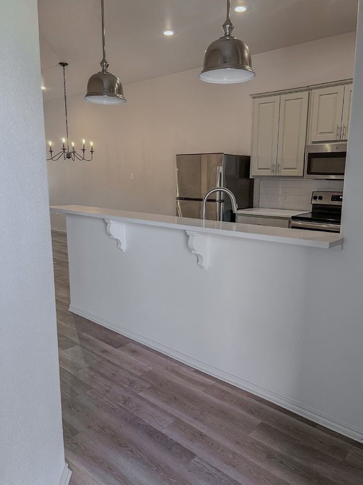 11909 Evanston Ave - Photo 5 of 14