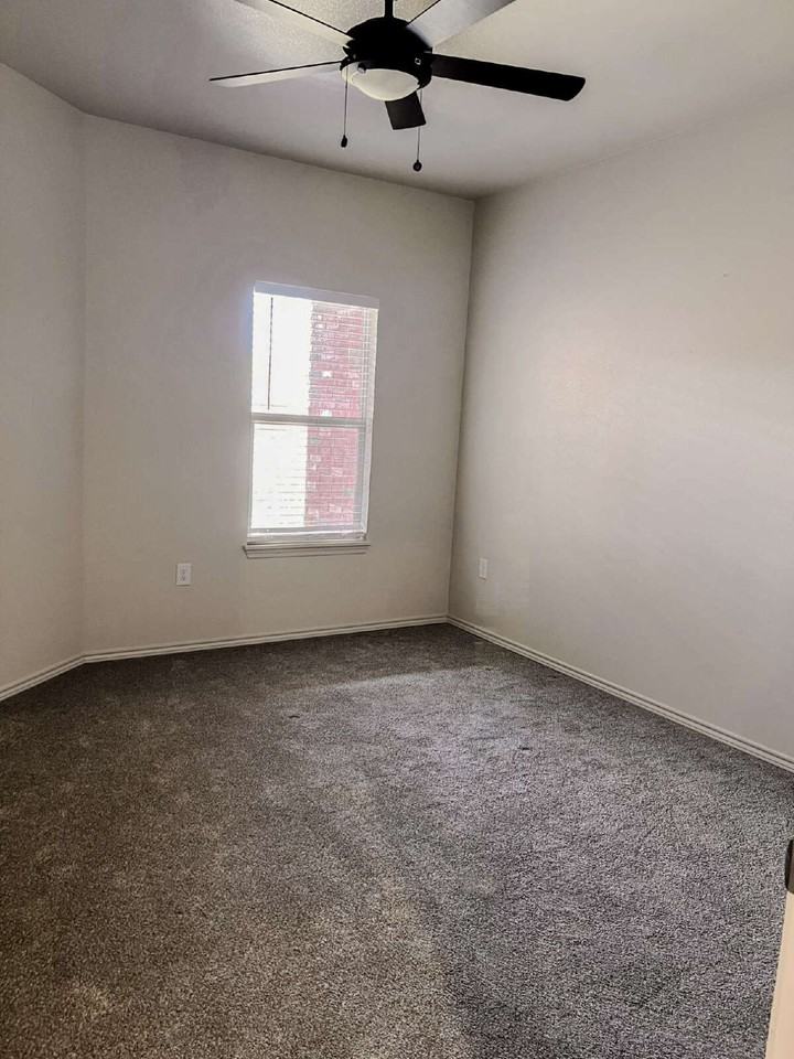 11909 Evanston Ave - Photo 7 of 14