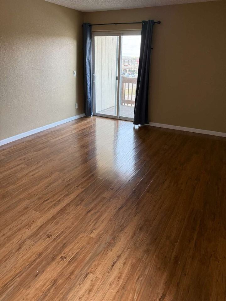 305 Meadow Ln - Photo 2 of 12