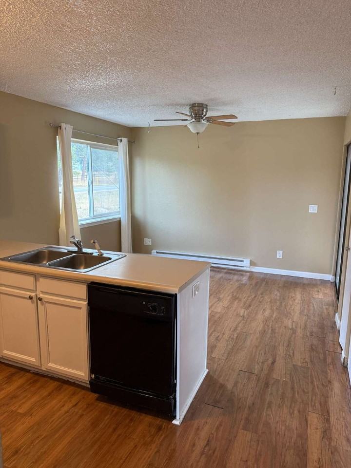 305 Meadow Ln - Photo 5 of 12