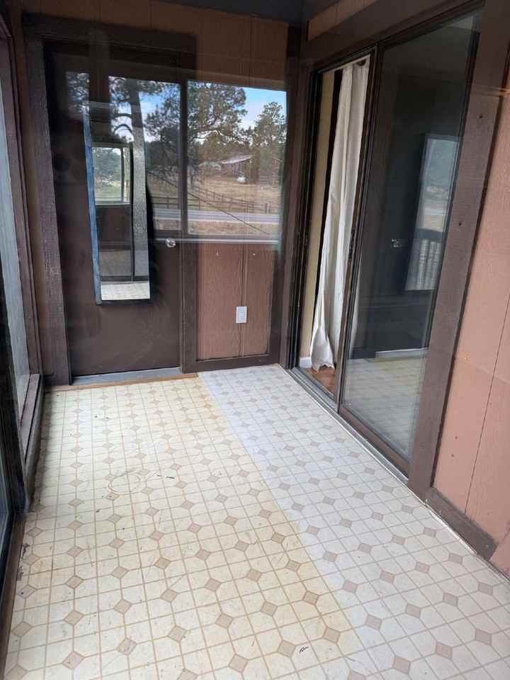 305 Meadow Ln - Photo 7 of 12