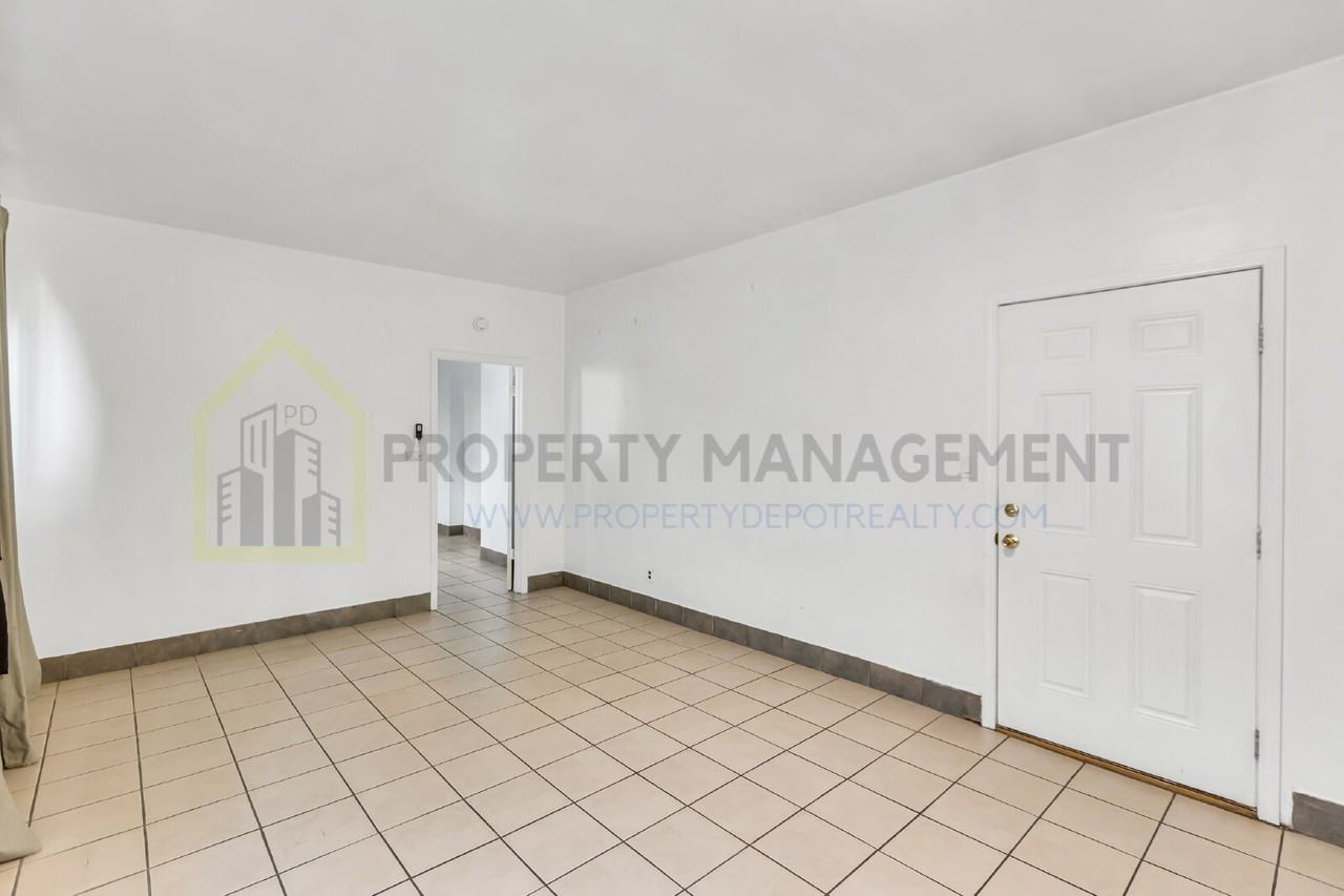 2519 Freeport Blvd Apt 6 - Photo 5 of 14