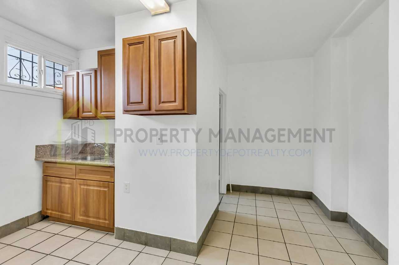 2519 Freeport Blvd Apt 6 - Photo 7 of 14