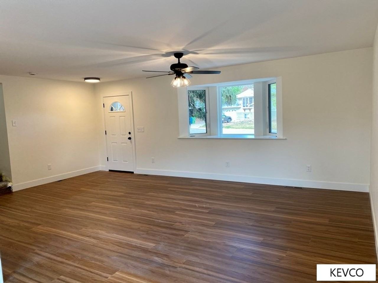 2401 Evergreen Dr - Photo 2 of 34