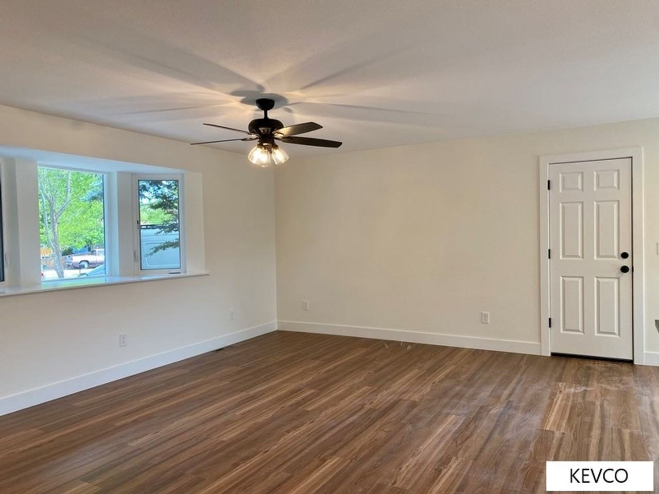 2401 Evergreen Dr - Photo 3 of 34