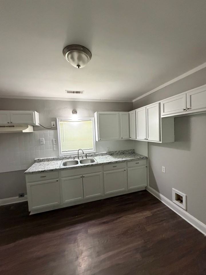 3620 Townes Ave - Photo 3 of 9