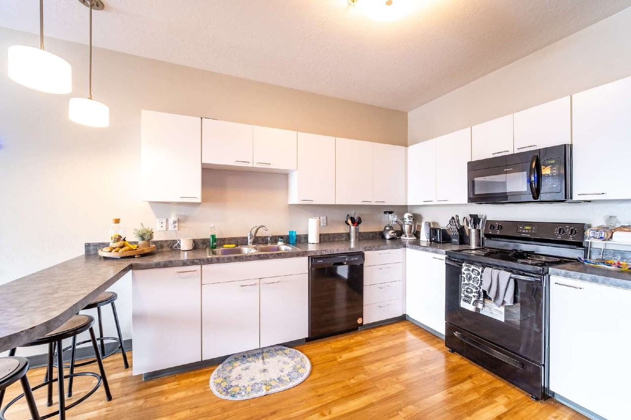 168 N 300 E #303 - Photo 2 of 10