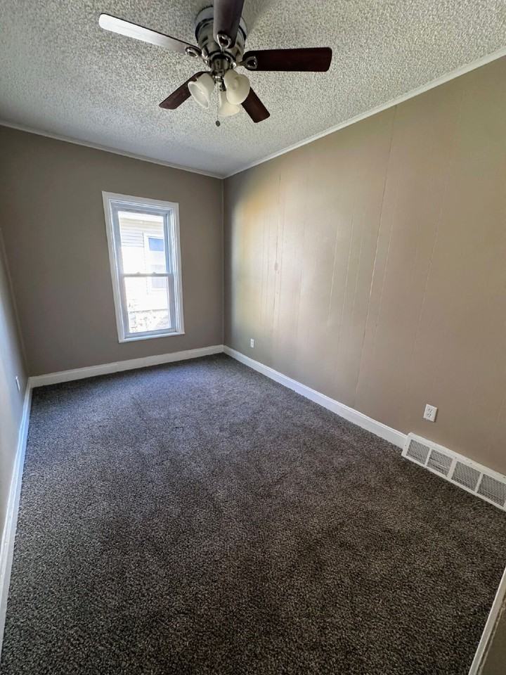 17 Wood St - Photo 4 of 6