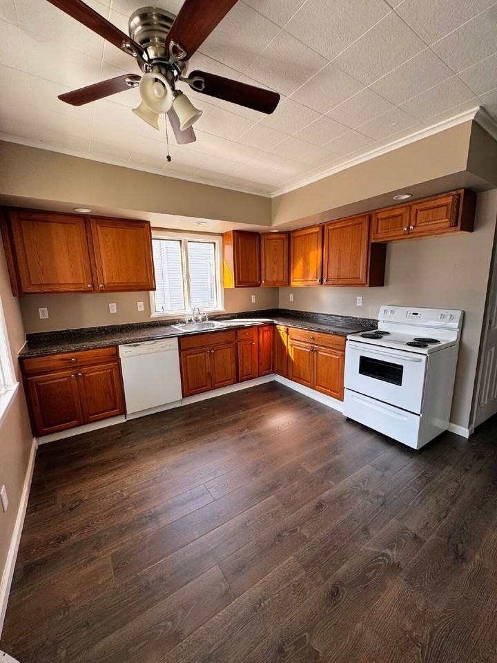 17 Wood St - Photo 5 of 6