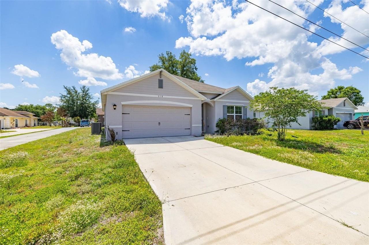 318 Montgomery Ct - Photo 3 of 42