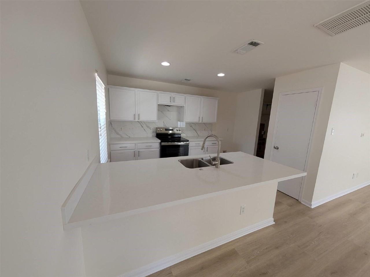 11726 Rolling Stream Dr - Photo 5 of 20