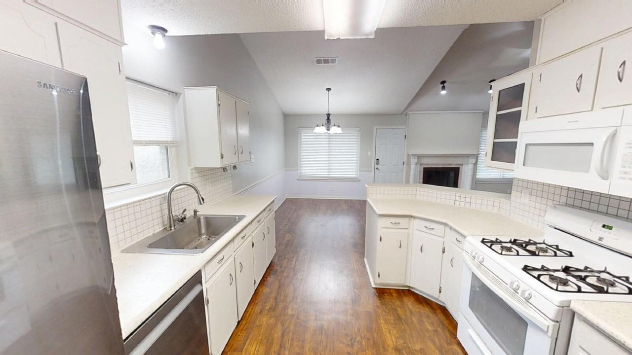 3318 Paintrock Dr - Photo 5 of 25