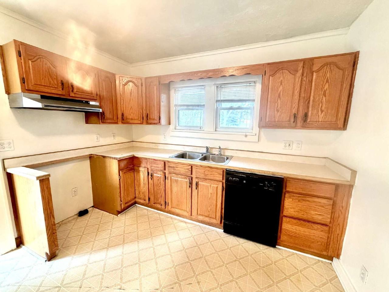 2605 Woodrow Ave - Photo 3 of 20