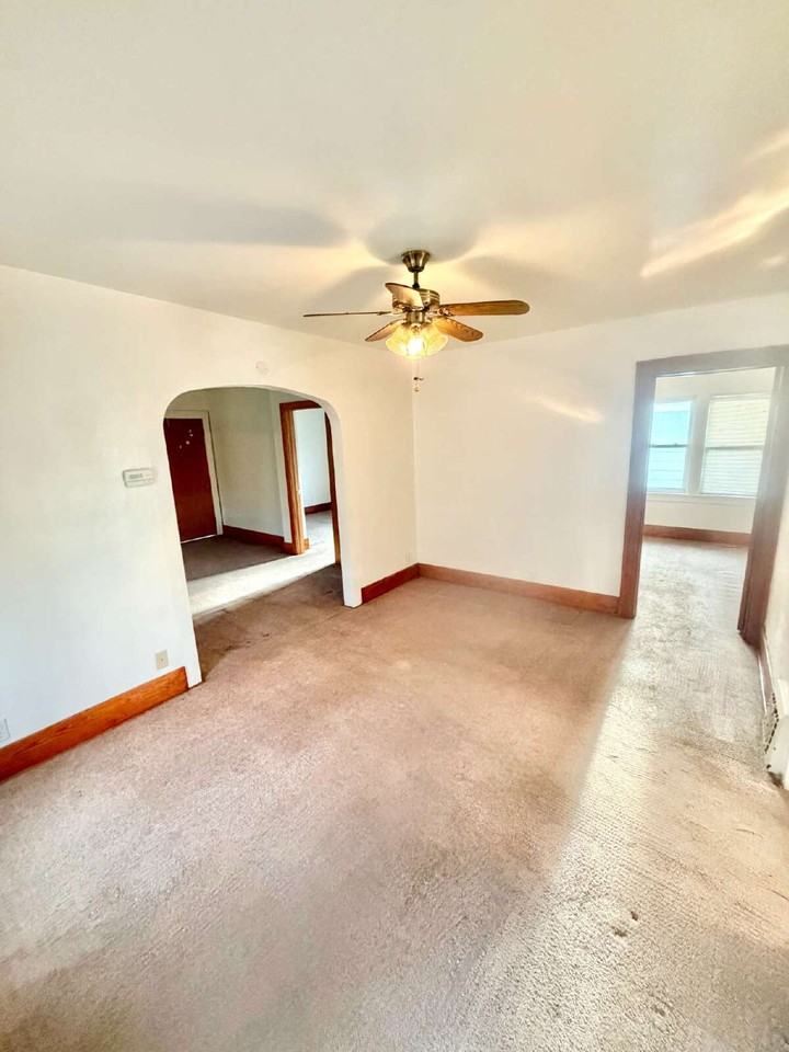 2605 Woodrow Ave - Photo 7 of 20