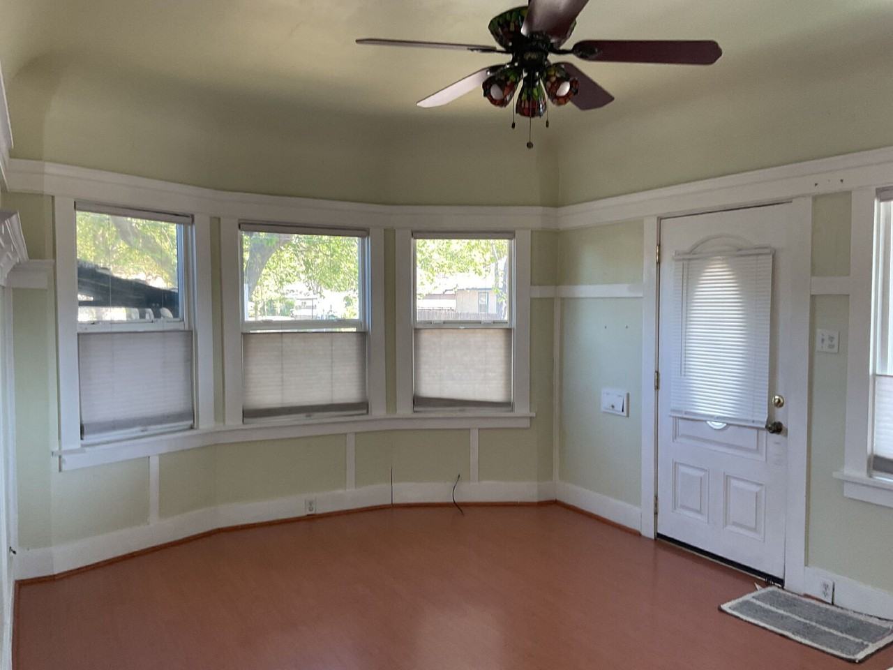 1143 Wall St - Photo 3 of 12
