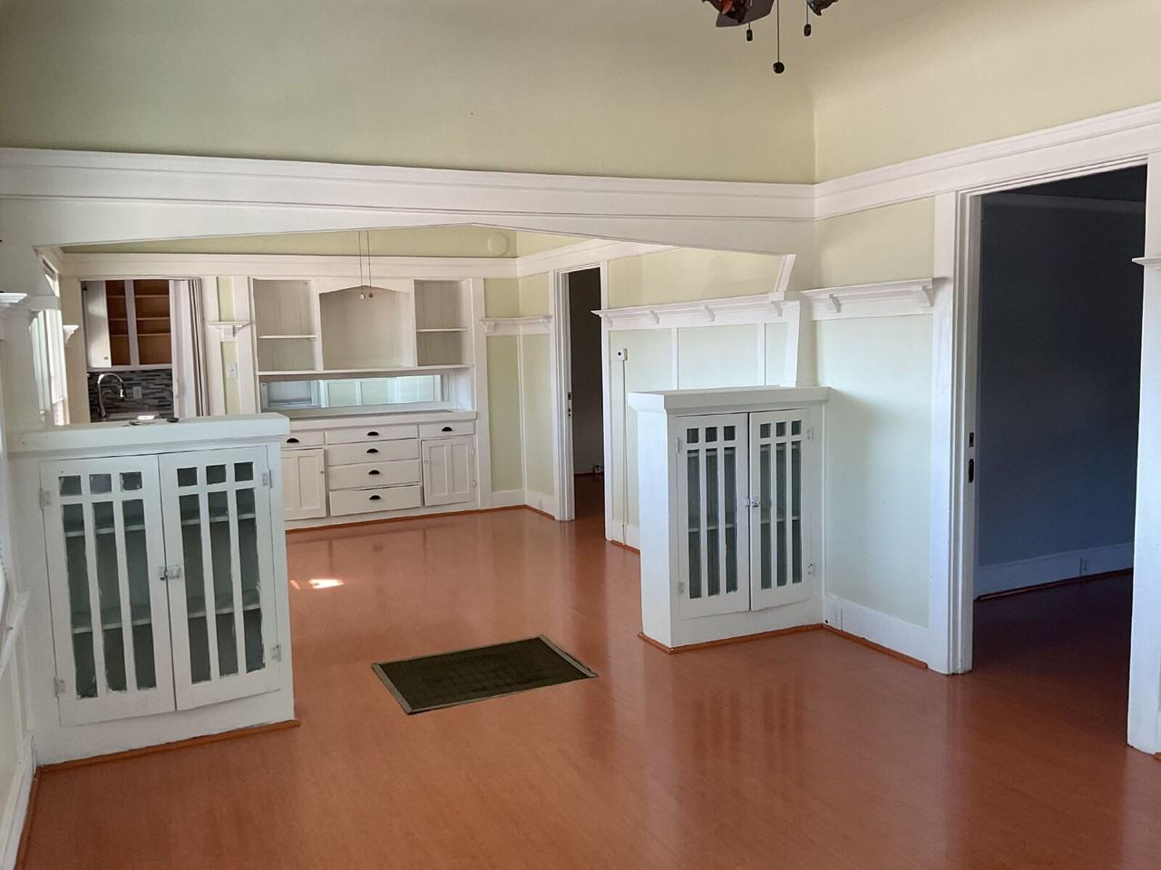 1143 Wall St - Photo 4 of 12