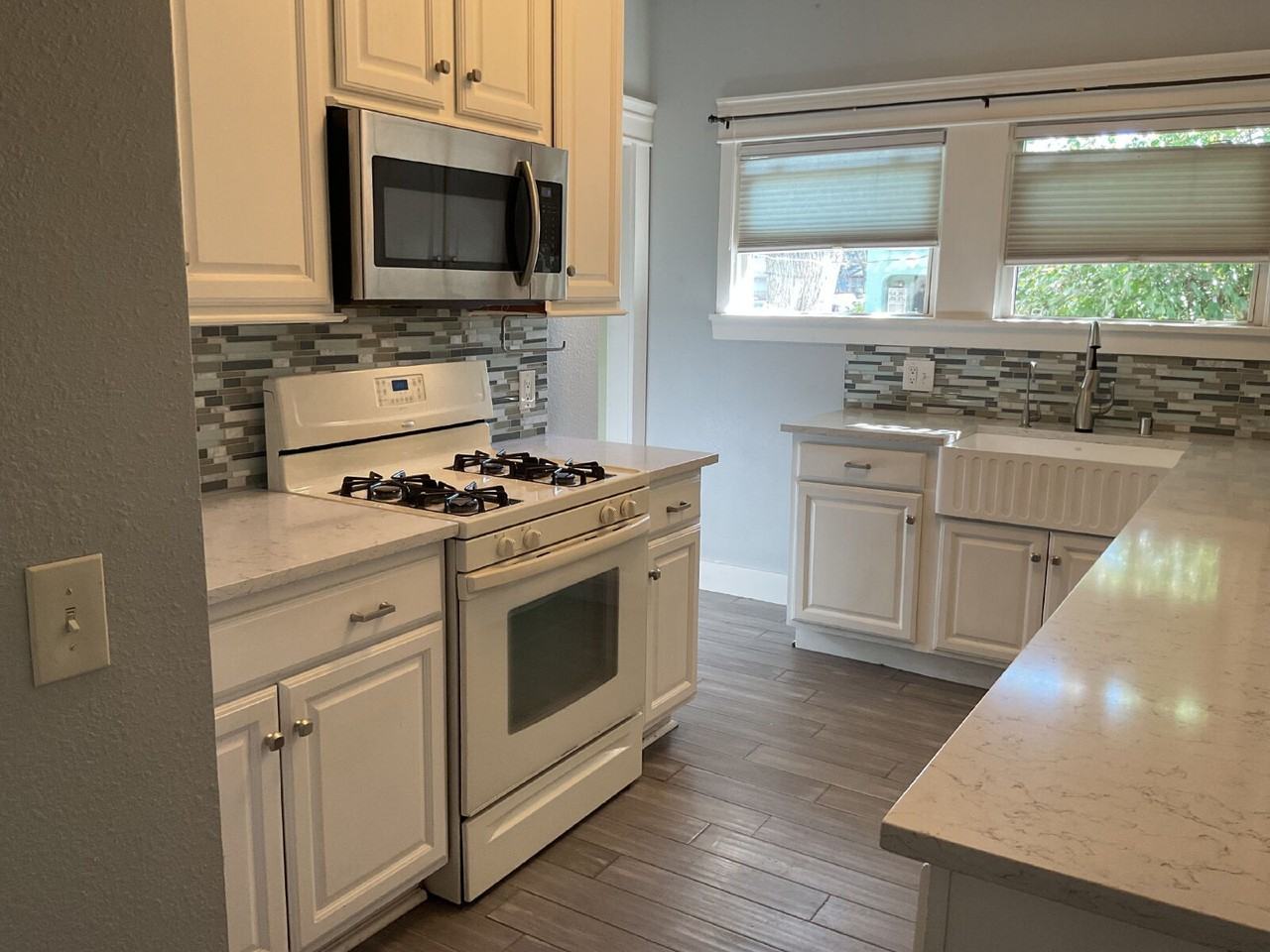 1143 Wall St - Photo 6 of 12