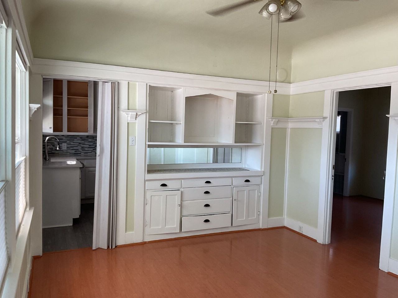 1143 Wall St - Photo 7 of 12
