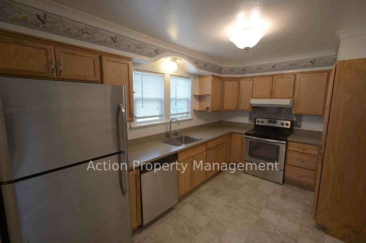 178 W Spruce St - Photo 7 of 23