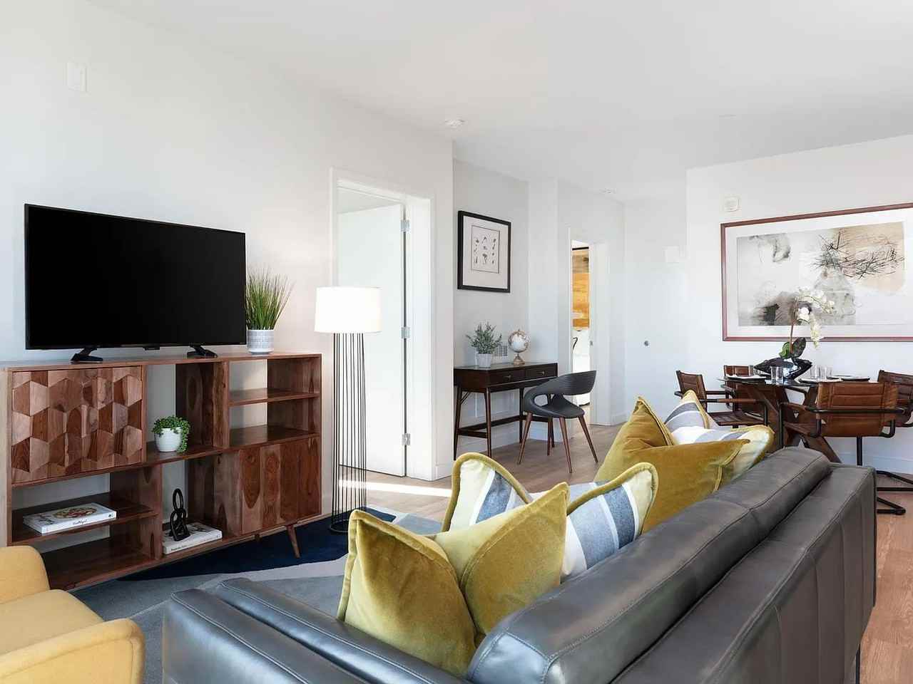 1532 Harrison St - Photo 3 of 8