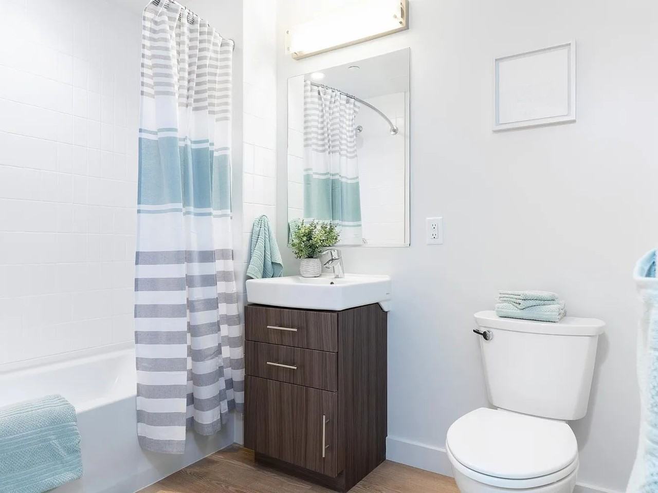 1532 Harrison St - Photo 6 of 8